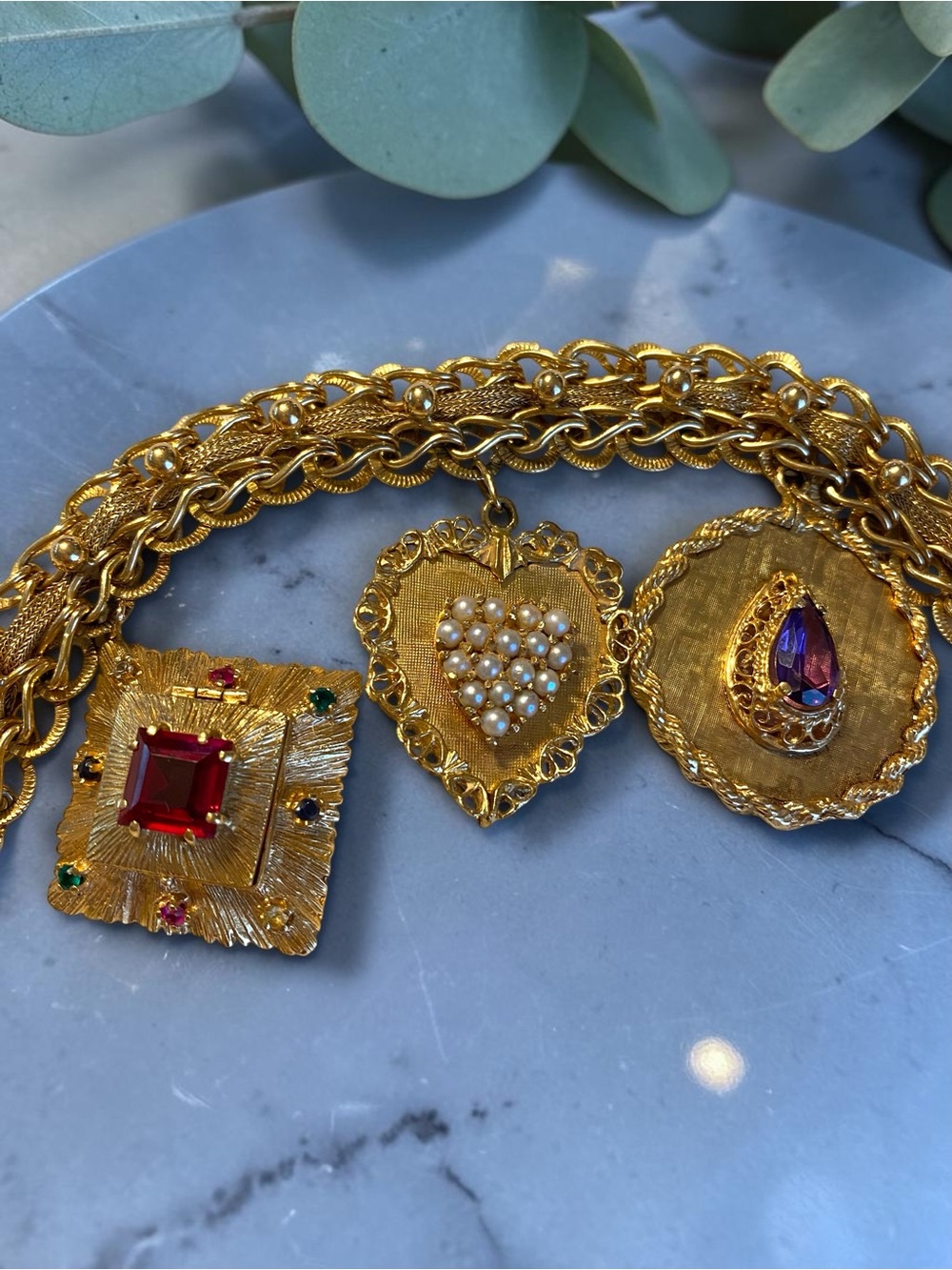Vintage HEAVY SOLID 14K Yellow Gold 16mm Wide 7” Charm Bracelet with 3 Charms! - Picture 12 of 16